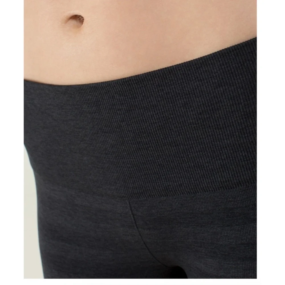 LULULEMON In The Flow Crop Stripe Black Size 8